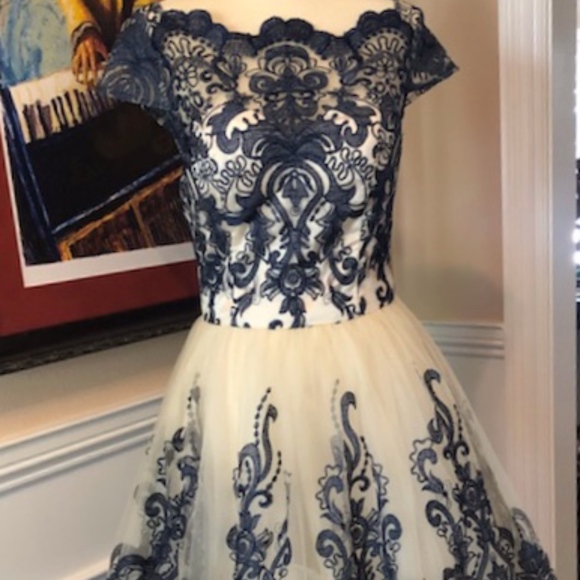 Chi Chi London Dresses & Skirts - 🌹Gorgeous ModCloth Chi Chi London Lace Dress🌹